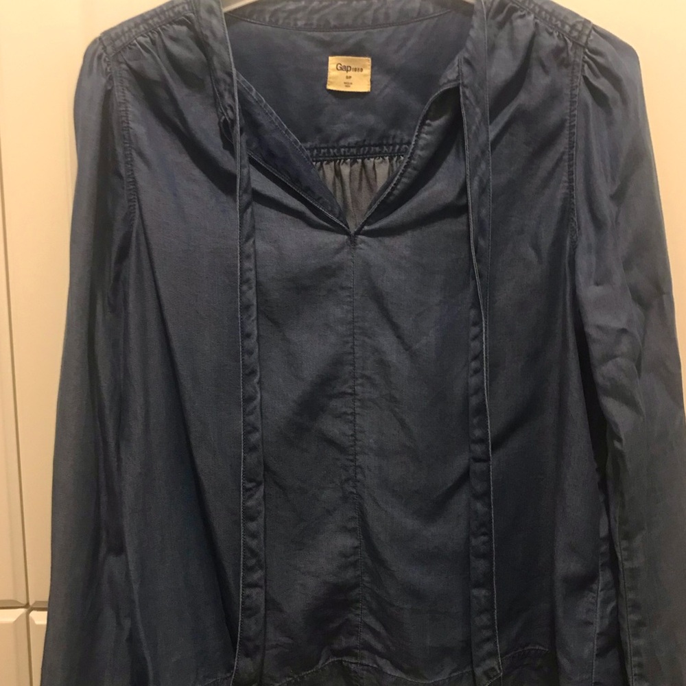 Gap 1969 tie neck blue chambray blouse shirt